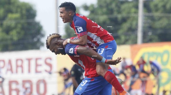 Video: Michaell Chirinos regresó a lo grande y se estrenó con gol en Olimpia
