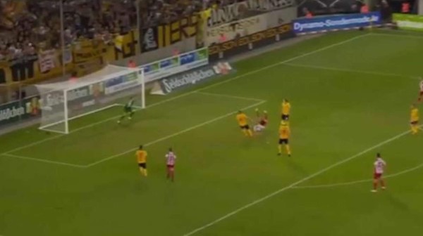 Video: Golazo al estilo 'escorpión' en Alemania