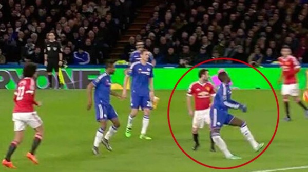 Video: Jugador del Chelsea sufrió horrible lesión