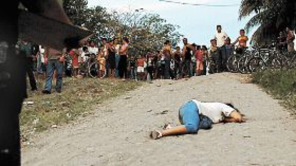 Matan a operaria frente a sus hijos