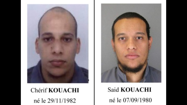 Los supuestos terroristas están atrincherados en una imprenta