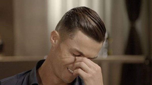 Video: Cristiano Ronaldo rompe en llanto al recordar a su fallecido padre