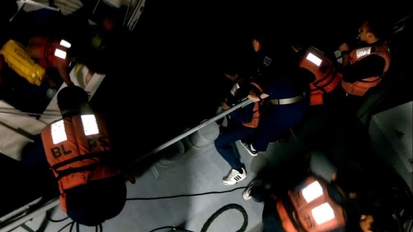 Surgen imágenes del rescate de una familia en Roatán