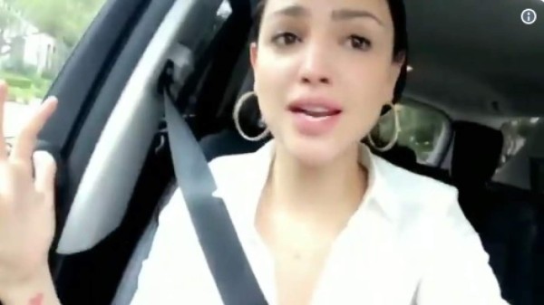 Eiza González llora atormentada por su madre y las víctimas del sismo en México