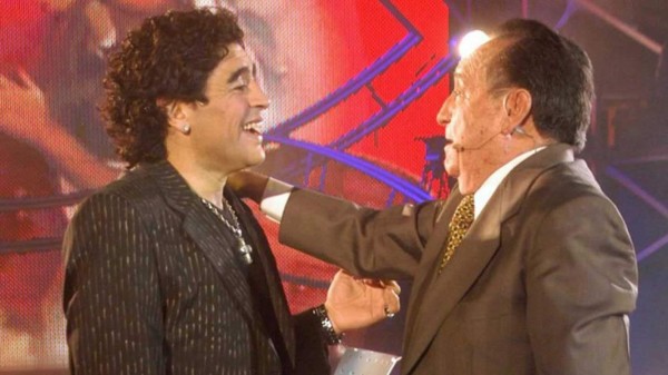 En el 2005 Diego Armando Maradona le realizó una entrevista a Roberto Gómez Bolaños. Foto YouTube.