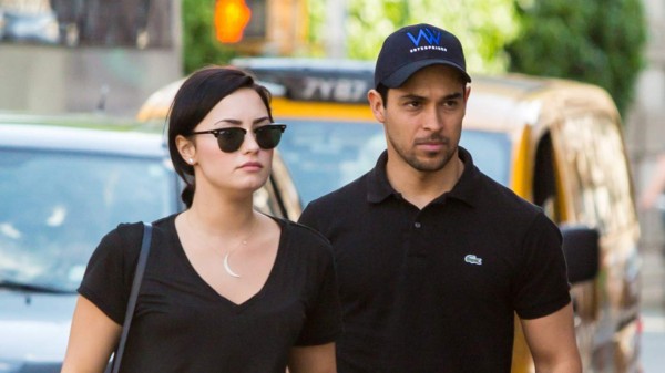 Demi Lovato pasa las vacaciones con su novio y su ex