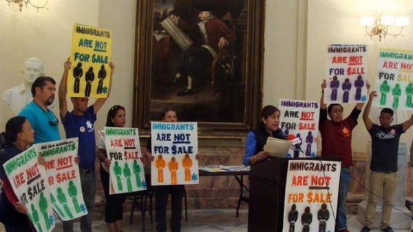 Migrantes con permiso de trabajo tendrán licencias de conducir en Georgia