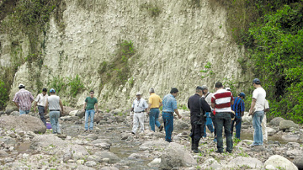 Honduras: Fuga de cianuro cae al río Lara