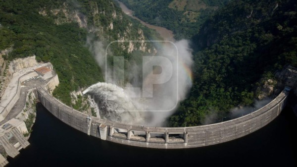 Siguen descargas controladas en El Cajón