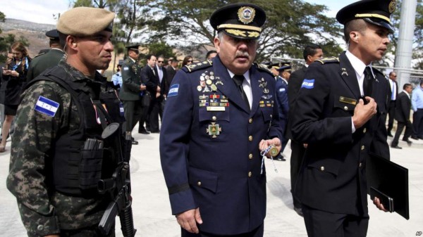 Jefe de la Policía de Honduras acusado de ayudar al narcotráfico, según informe de AP