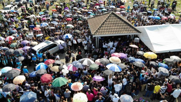 Un multitudinario adiós a la pastora Ninoska de Ponce de la Iglesia Ebenezer