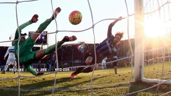VIDEO: El paradón de Handanovic para salvar al Inter de Milán