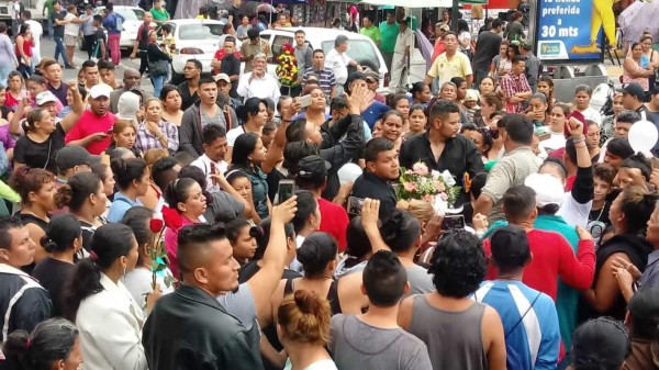 Vendedores sampedranos despiden a su líder asesinada Yolanda Pérez