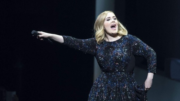 Adele canta y baila al ritmo de las Spice Girls