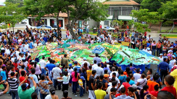 Hondureños demuestran civismo en desfiles patrios