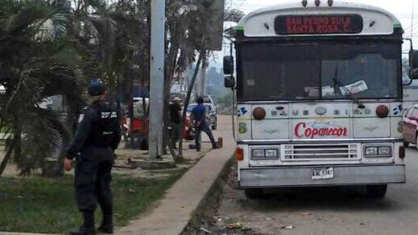 Para robarle la escopeta matan a guardia en bus