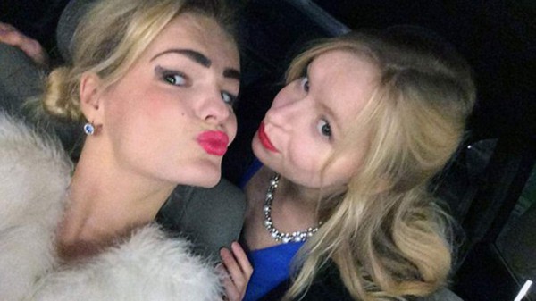 Modelo rusa fue apuñalada 140 veces por su hermana celosa