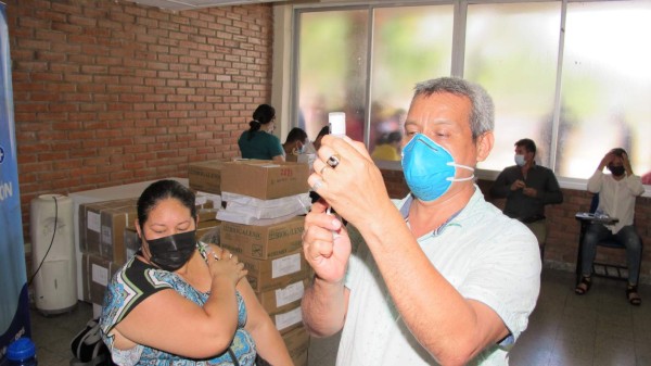 Seis mil vacunas contra el covid-19 aplican al día en San Pedro Sula