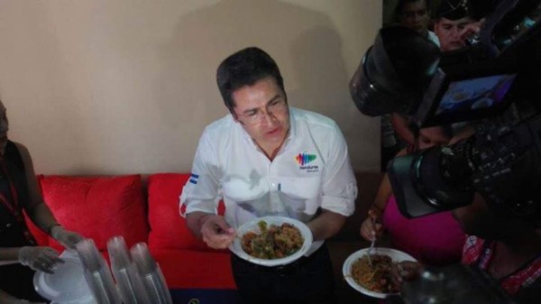 Juan Orlando: 'nunca me he enfermado comiendo comida china'