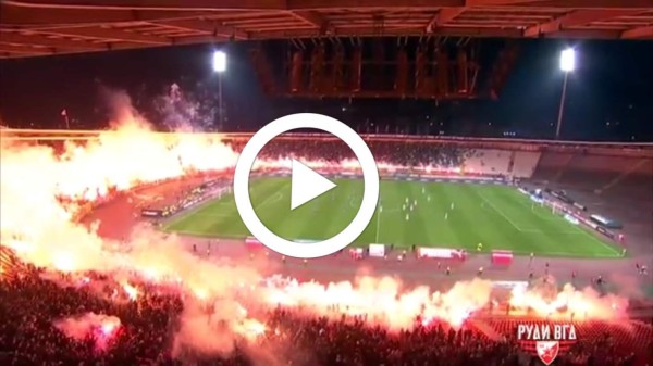 Aficionados logran el récord de bengalas ardiendo en un campo en Serbia