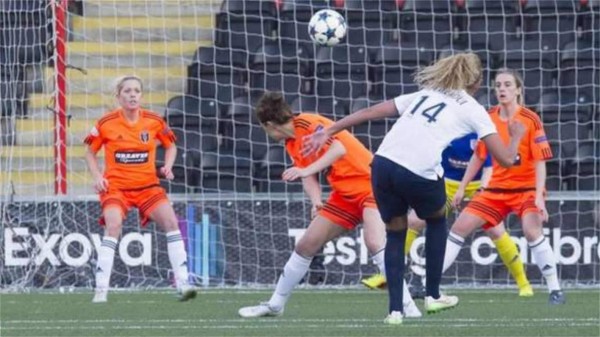 Equipo femenino del PSG marcó una joya de gol