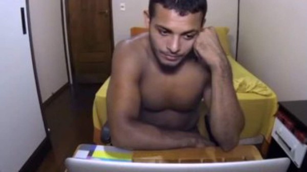 Amores Santos: el engaño que pone a temblar a religiosos gays