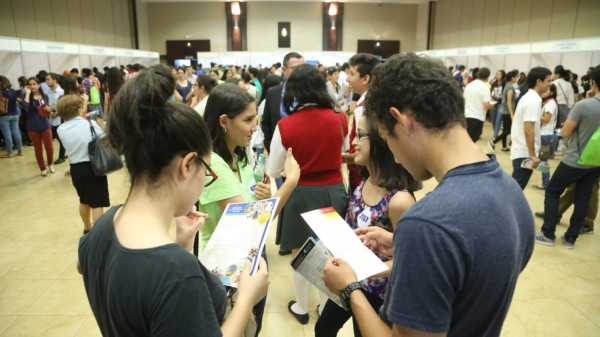 Aún están abiertas inscripciones para becas de estudio en EUA