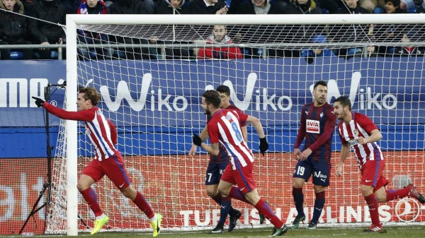 El Atlético recuperó la sonrisa al doblegar al Eibar