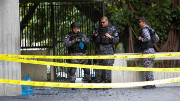 Un policía muerto y 25 heridos en ataque en Venezuela  
