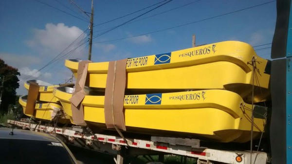 Donan 15 lanchas equipadas a pescadores de Islas de la Bahía