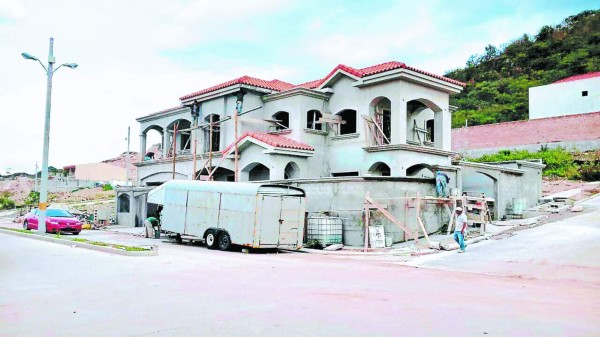 Lujosos bienes dejaron sin L156 millones a pacientes del IHSS