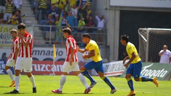 Jona anota pero no logra el ascenso con Cádiz