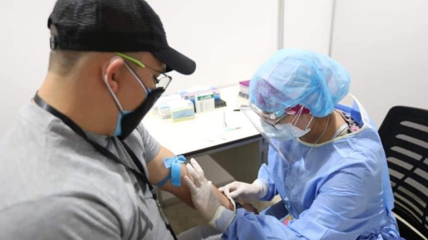Gobierno contrata más de 600 enfermeras para triajes de coronavirus