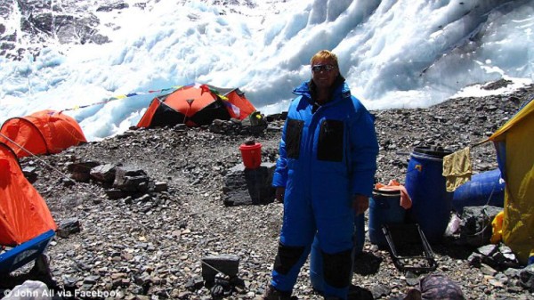 Cae del Himalaya y sube video a Facebook para que lo rescaten  