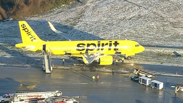 Avión de Spirit Airlines se despista por la nieve acumulada en Maryland