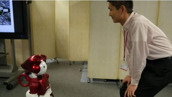 Fabrican en Japón un robot especializado en hacer bromas