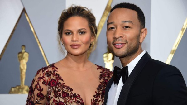 Chrissy Teigen se somete a una segunda transfusión de sangre