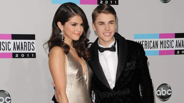 Justin Bieber le demuestra su amor a Selena Gomez