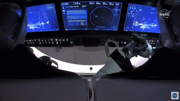 Astronautas de EEUU rumbo a la Tierra en la cápsula de SpaceX
