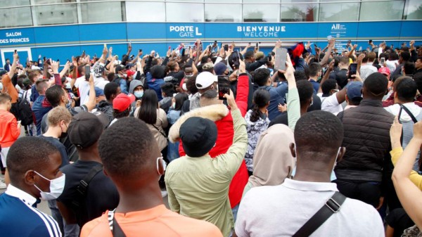 París espera ilusionado a Messi: 'Es un dios, una leyenda'
