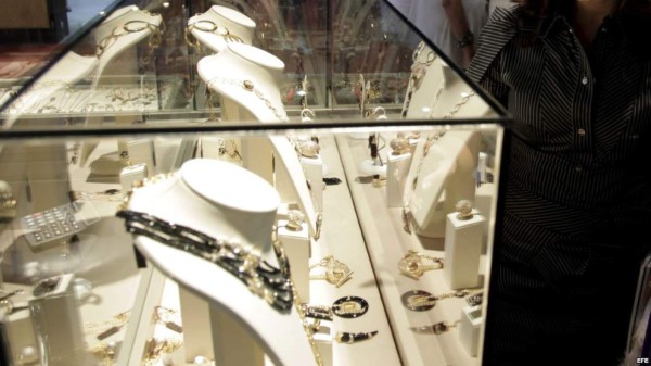 Delincuentes cavan túnel y roban 180,000 en joyas