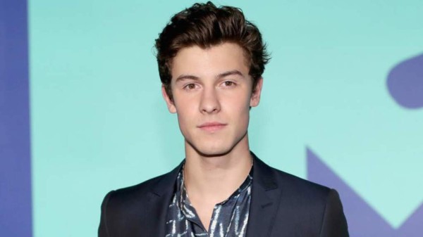 Shawn Mendes aún depende de su madre