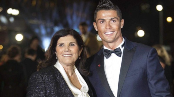 Madre de Cristiano Ronaldo, multada por estacionarse en zona prohibida