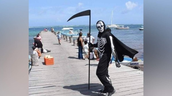 'La Muerte' buscaba hacer conciencia entre los turistas que insistían en acudir a las playas de Quintana Roo en pleno aumento de contagios.