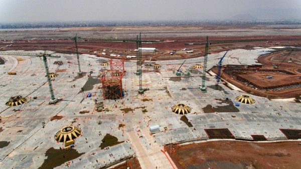 Nuevo aeropuerto de Ciudad de México en el centro del debate político