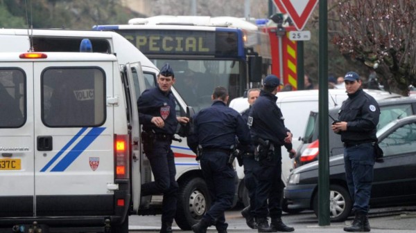 Evacuan varias escuelas en Francia e Inglaterra por amenazas
