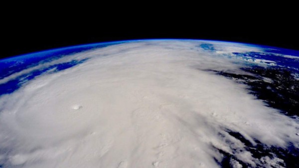 México espera al 'Monstruo', el mayor huracán del mundo