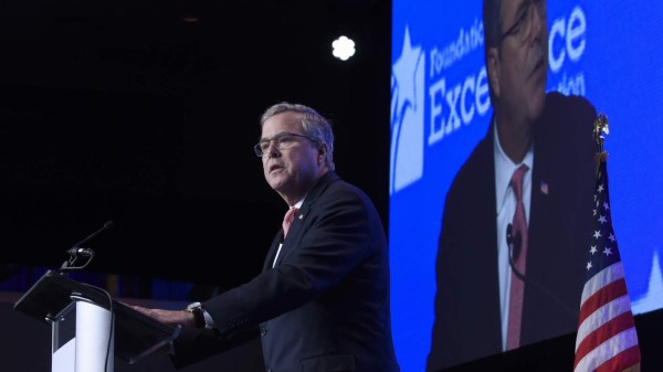 Jeb Bush renuncia a sus cargos y se enfoca en candidatura