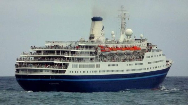 Tras discutir con esposo anciana se baja de barco, luego intenta alcanzarlo nadando