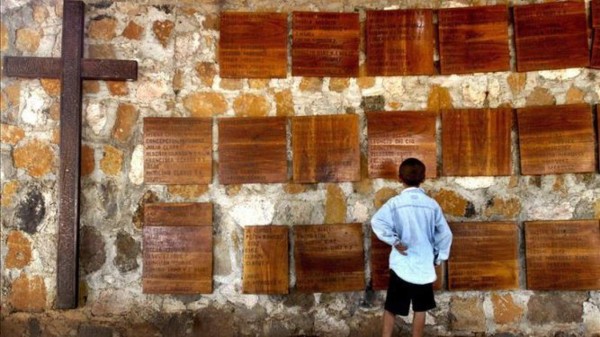 Piden a El Salvador investigar masacre de más de mil personas